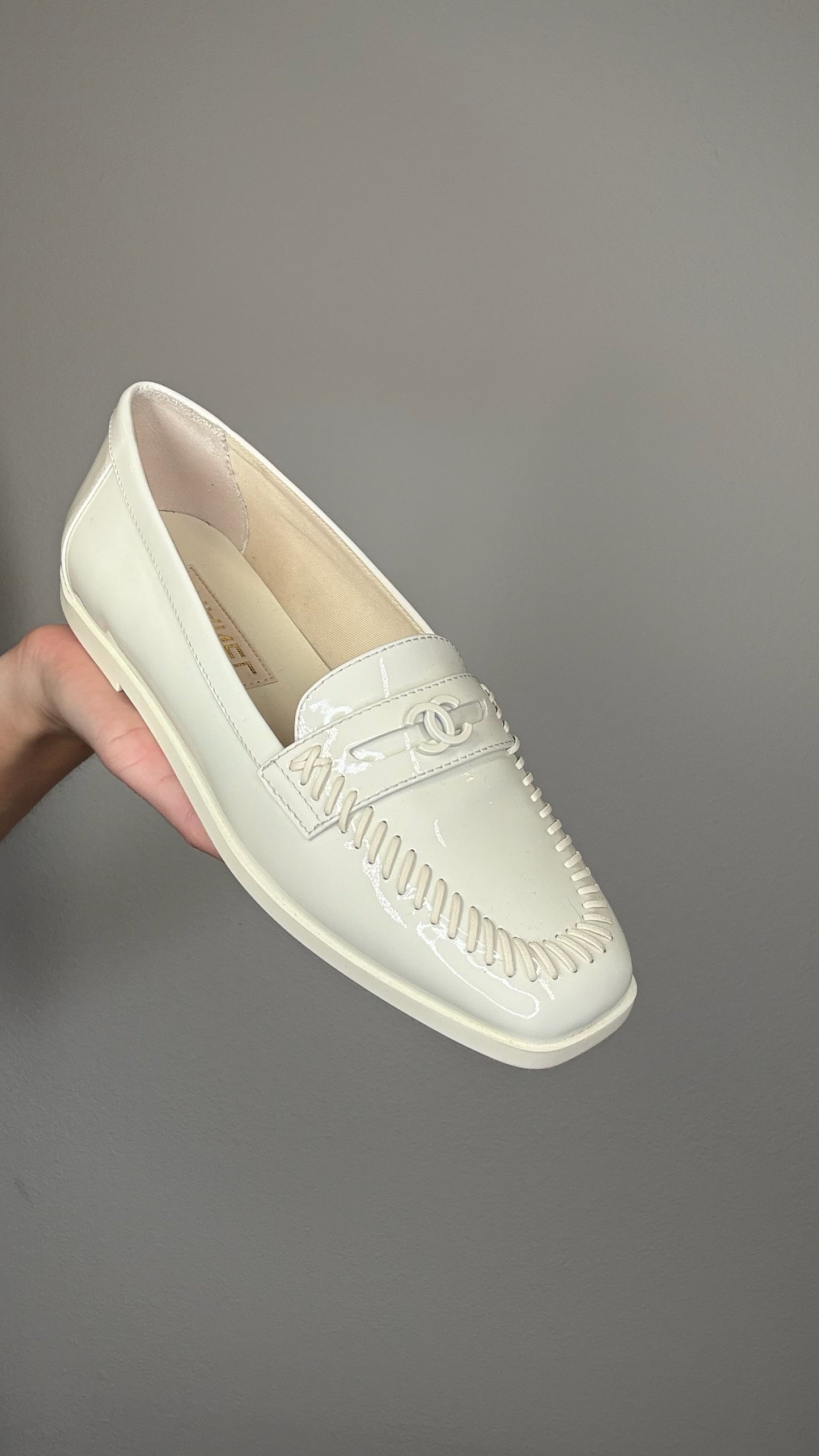 Cream Logo Loafers - 8