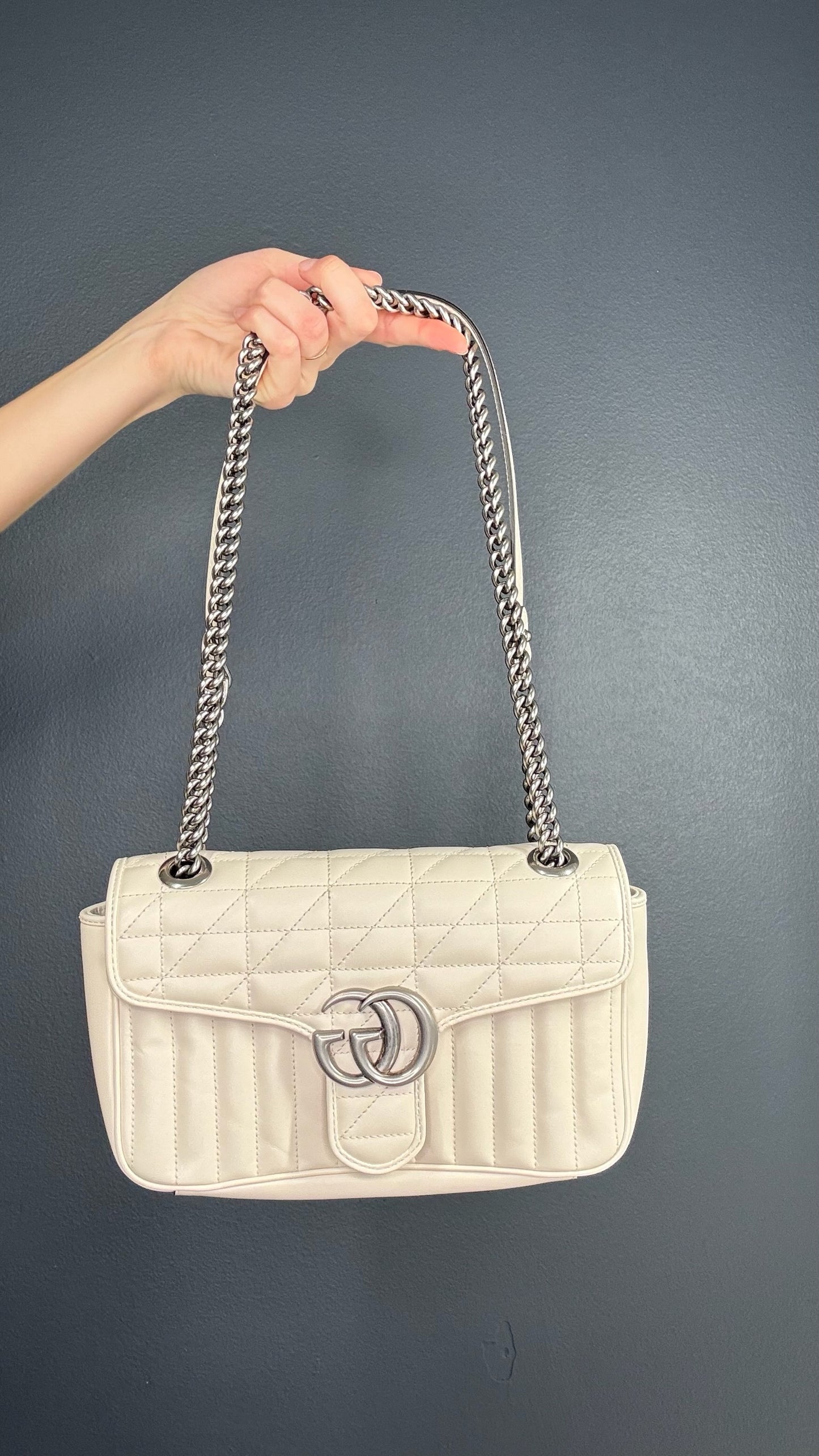 Gucci White Quilted Shoulder Bag with Chain Strap
