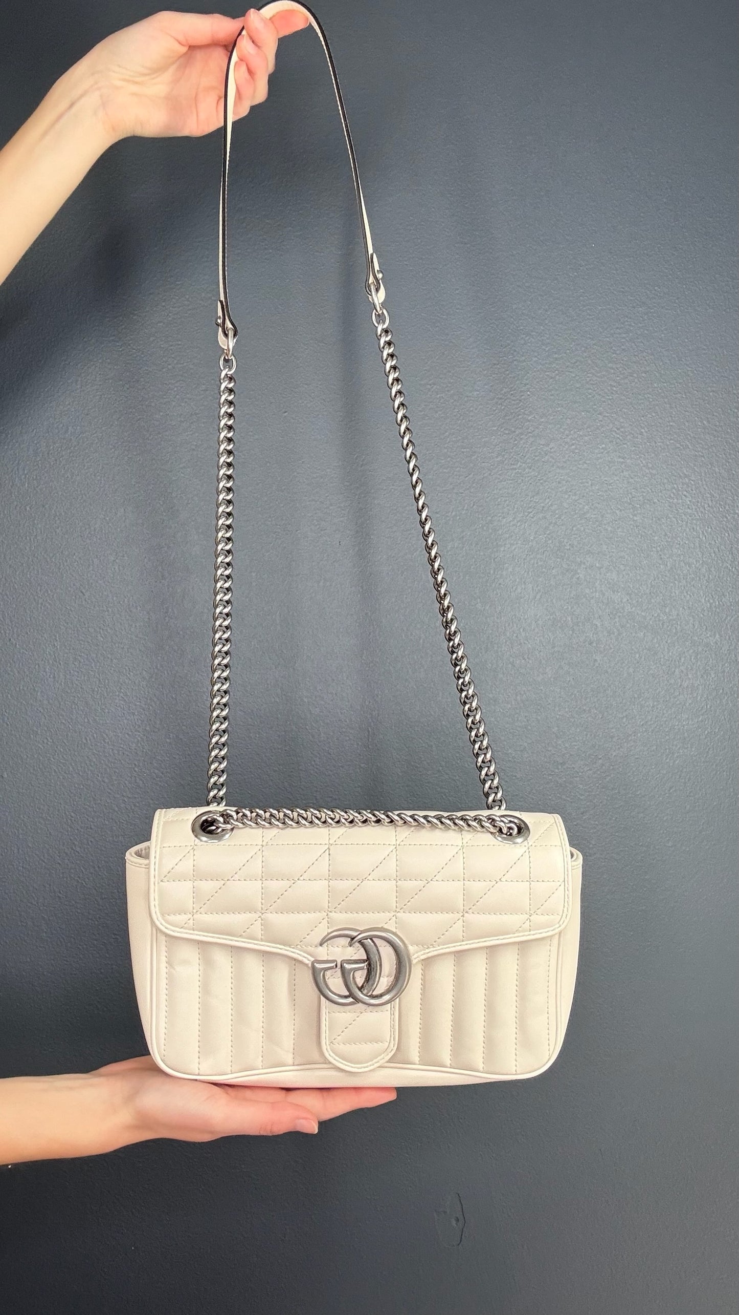 Gucci White Quilted Shoulder Bag with Chain Strap