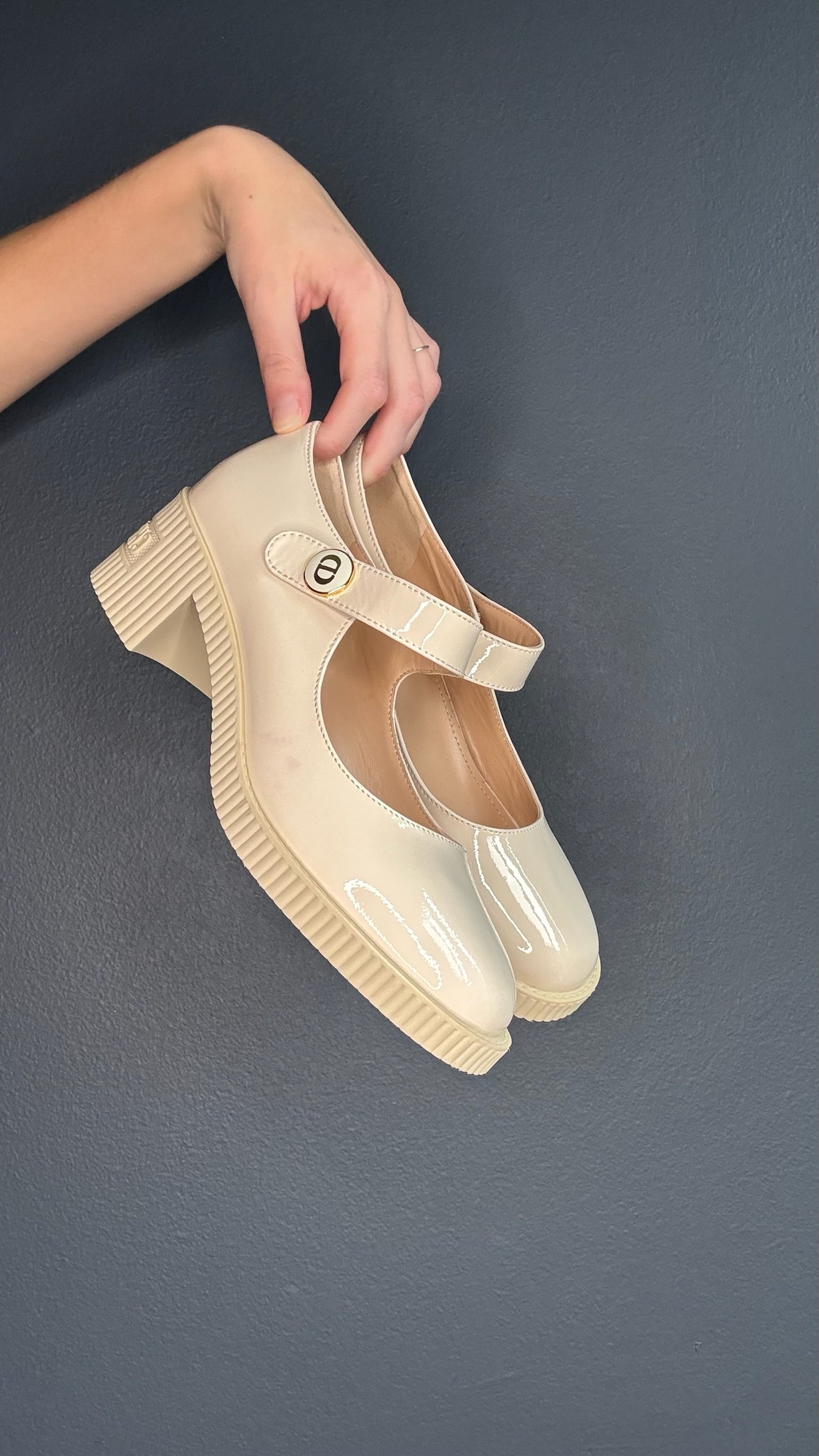Dior Patent Logo Mary Jane Shoes - 11