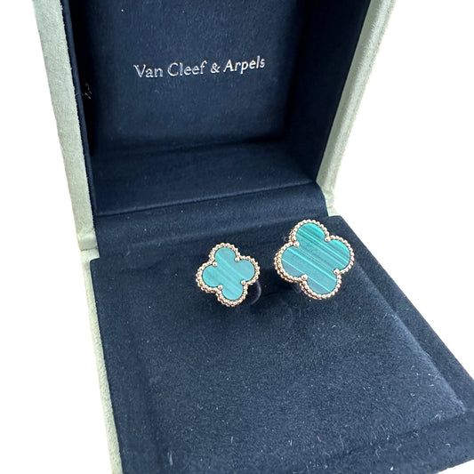 Magic Alhambra "Between the Finger" Ring