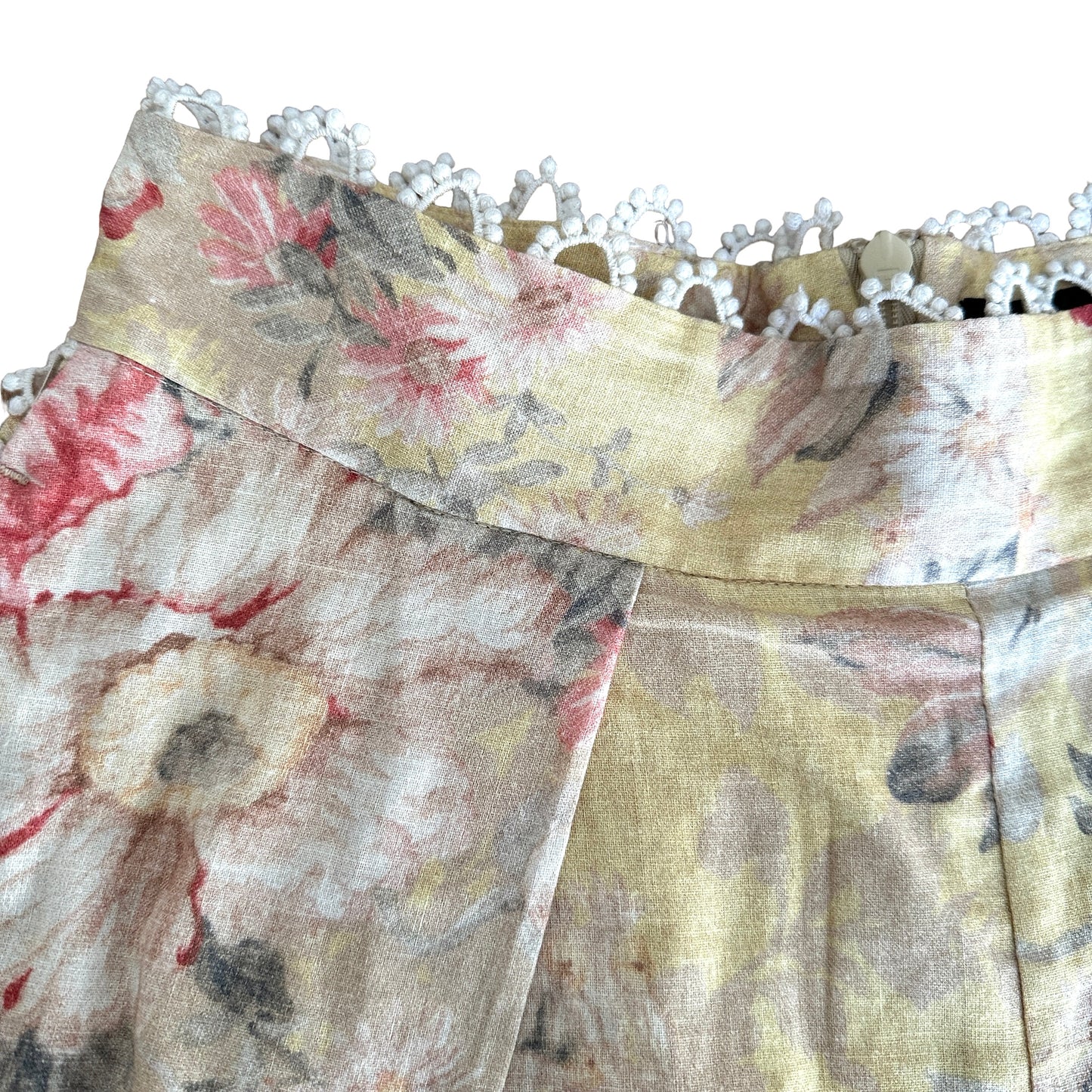 High-Waisted Floral Shorts - S/M