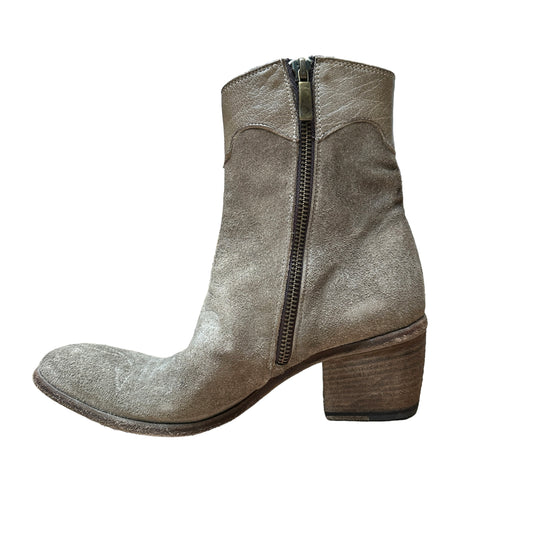 Beige Suede Boots - 7