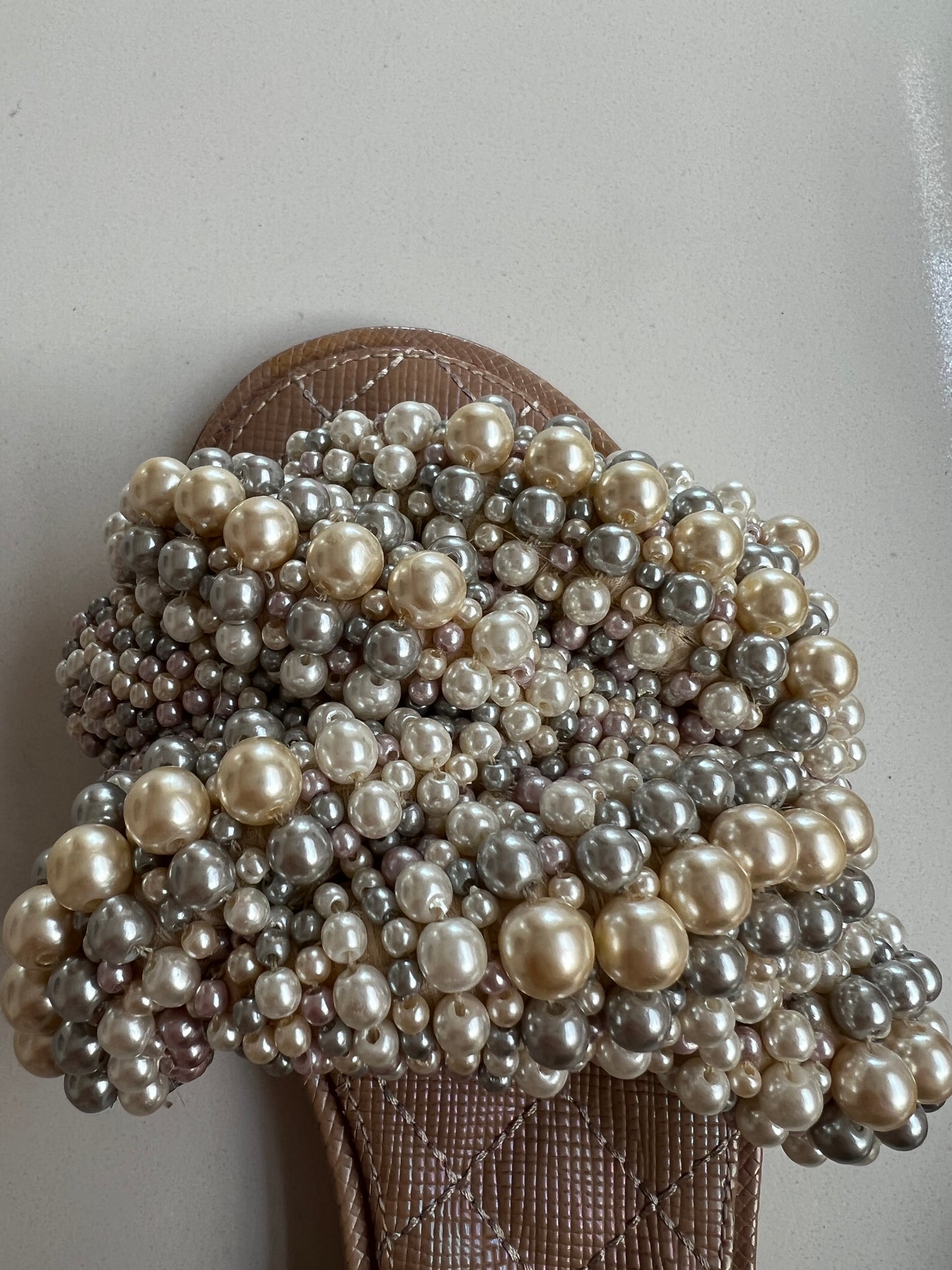Faux Pearl Accents Slides - 6