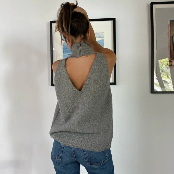 Sleeveless Sweater Top - M