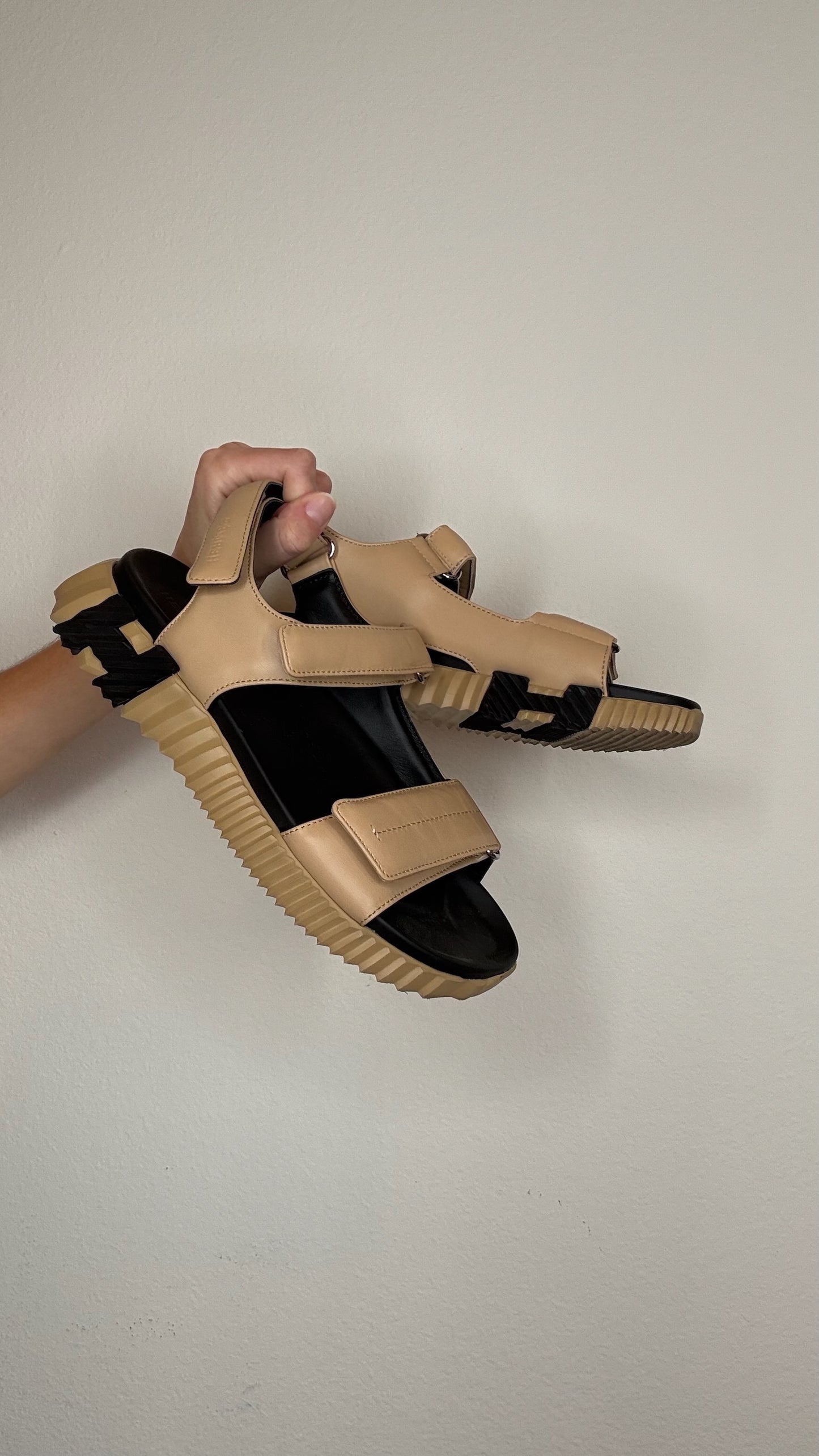 Hermes Beige Leather Sandals - 39