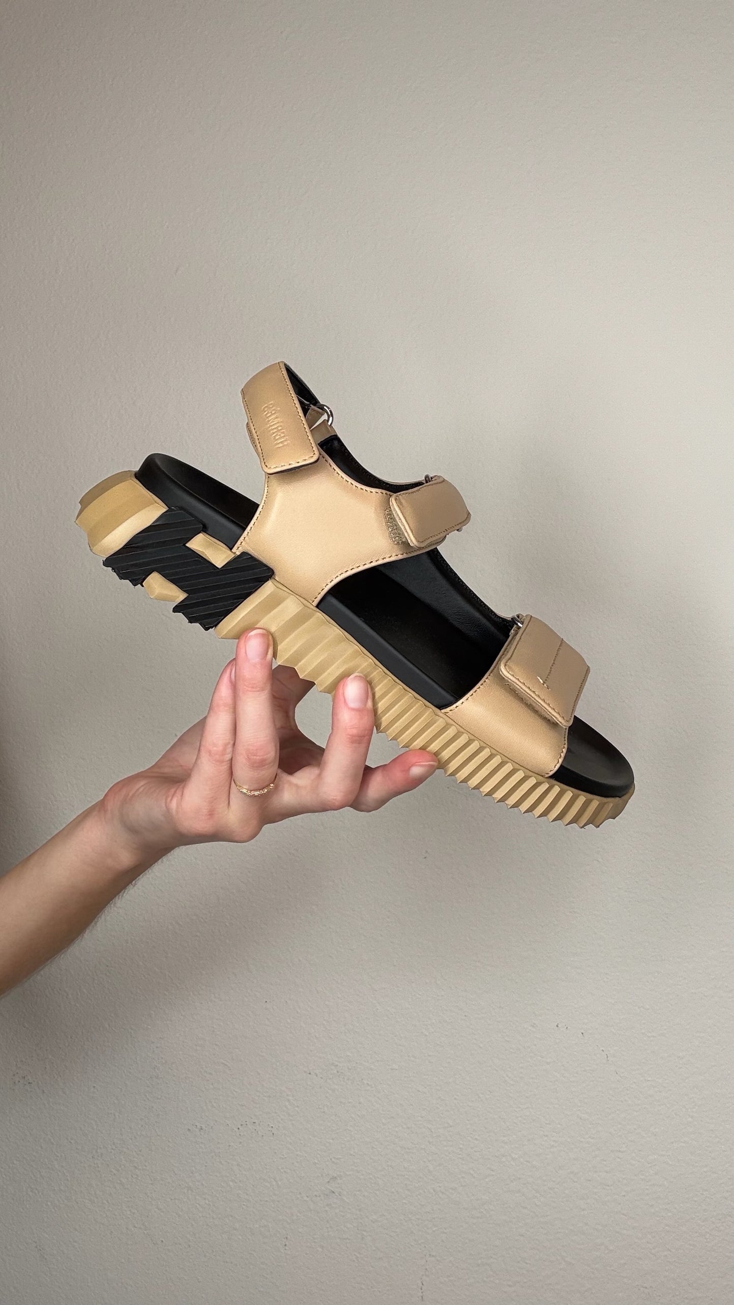 Hermes Beige Leather Sandals - 39