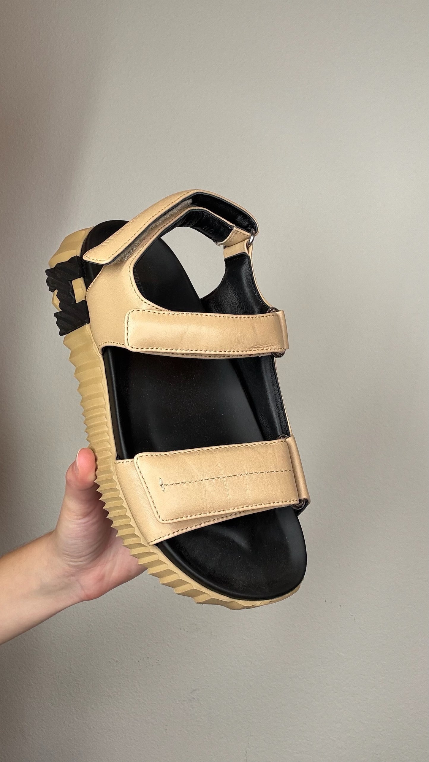 Hermes Beige Leather Sandals - 39