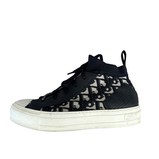 Logo Canvas Sneakers - 8