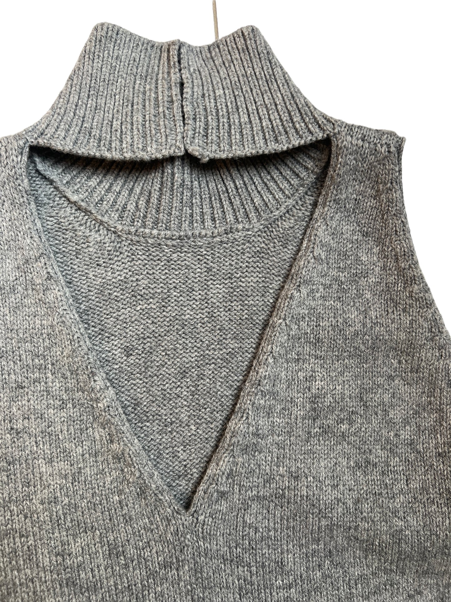 Sleeveless Sweater Top - M